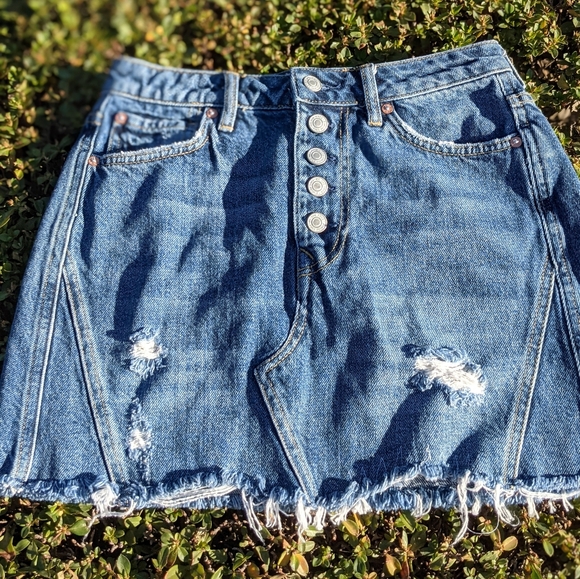 WE THE FREE distressed button fly denim skirt  Size 27 / 4 - Picture 5 of 11